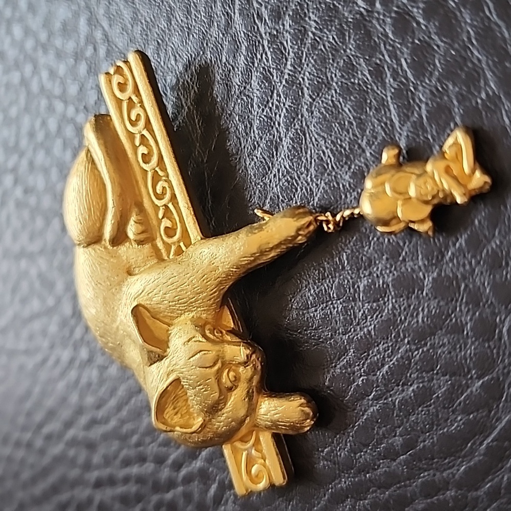 VTG JJ Gold Cat and Mouse Brooch - Picture 3 of 7